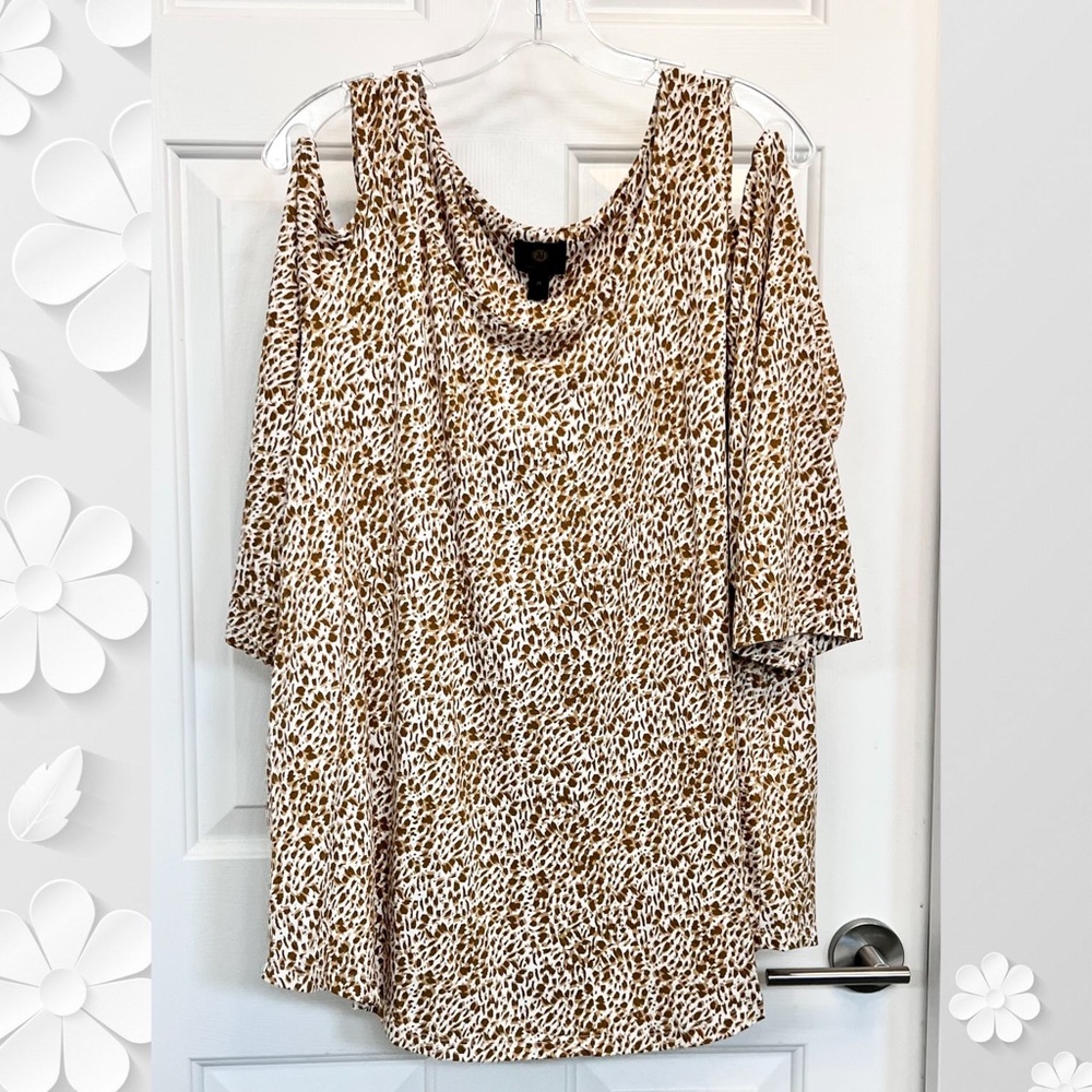 JM Collection Open Shoulder Top Size 2X
